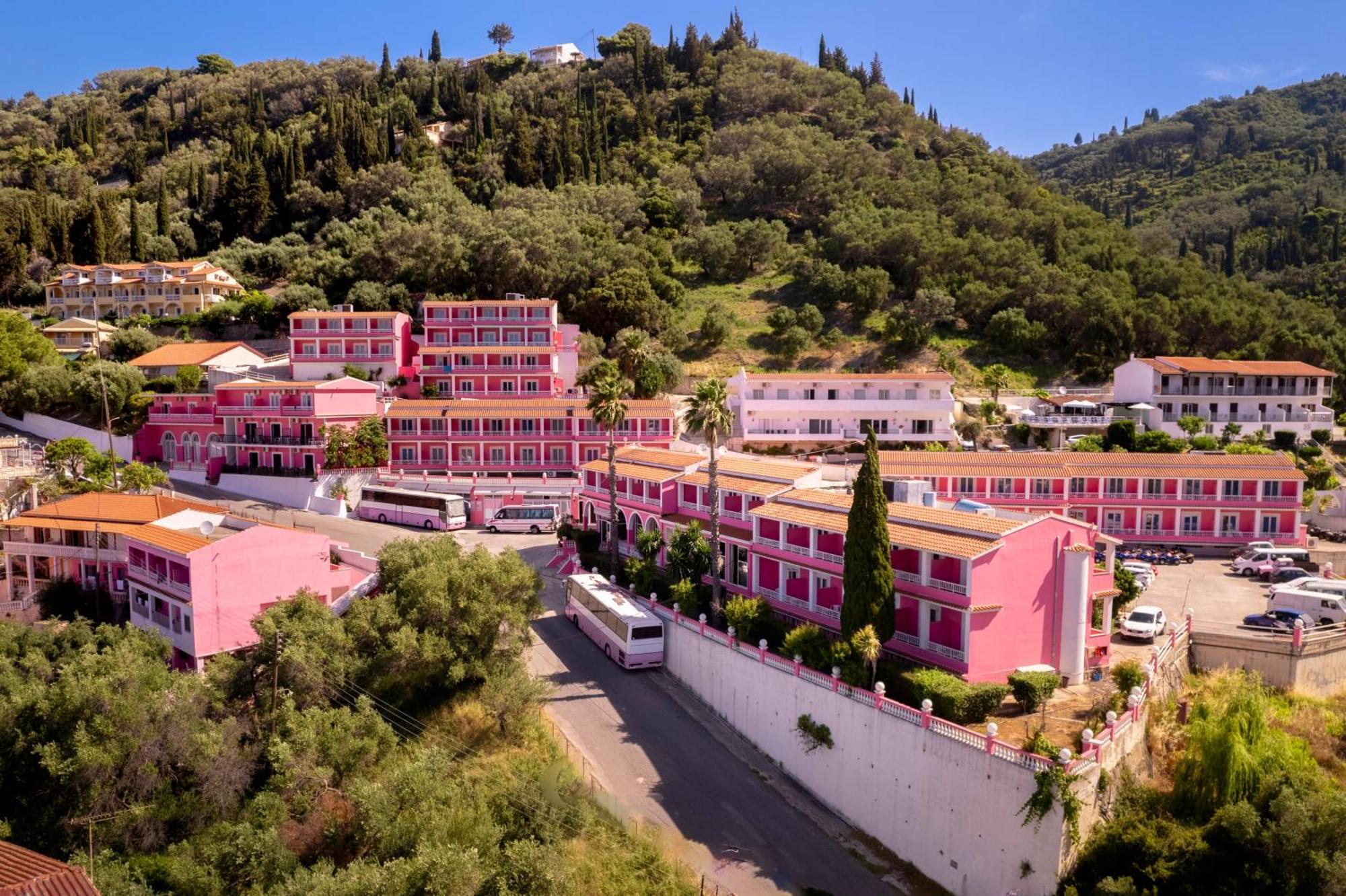 The Pink Palace Hostel อากิออส กอร์ดิออส ภายนอก รูปภาพ