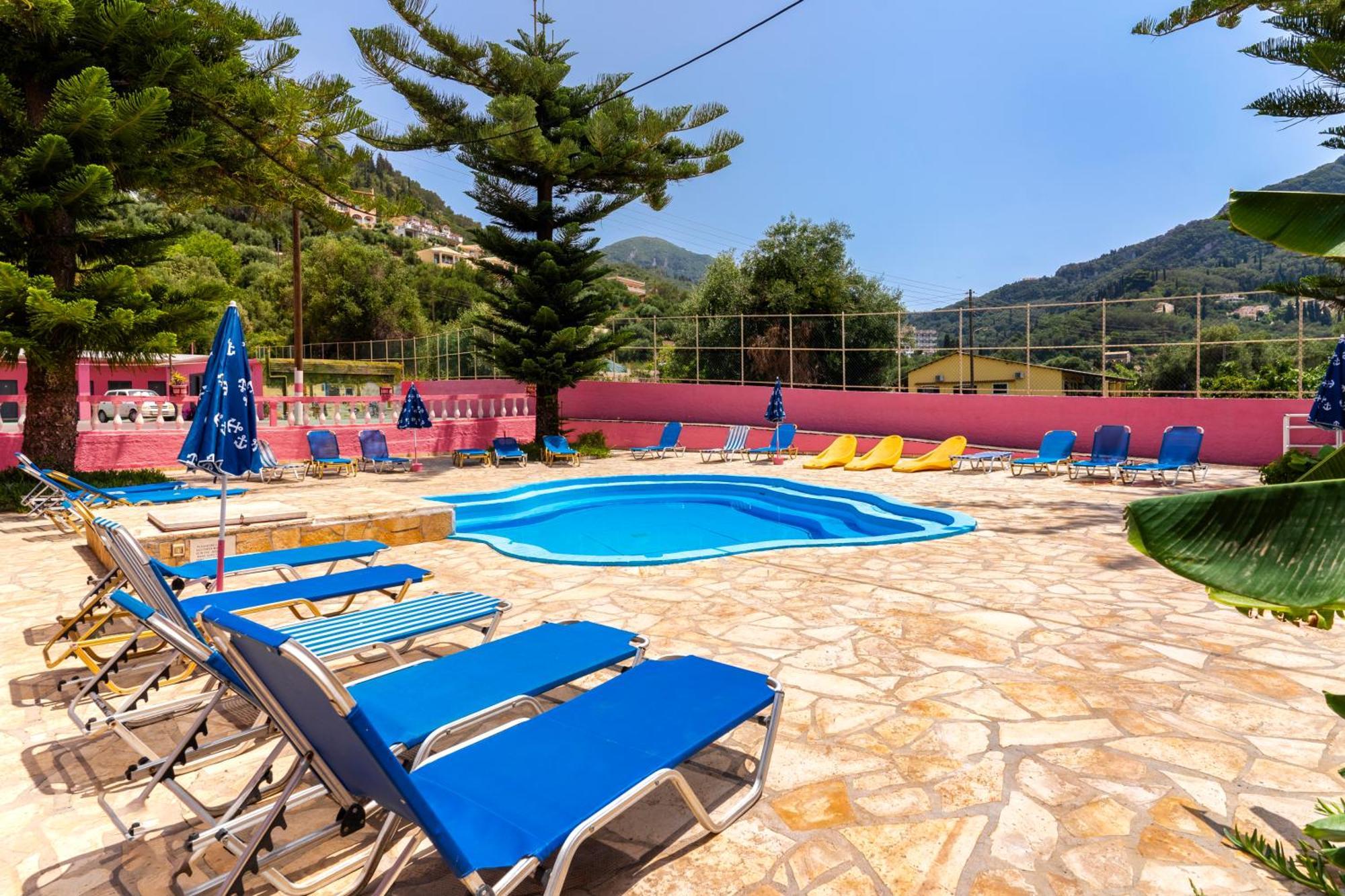 The Pink Palace Hostel อากิออส กอร์ดิออส ภายนอก รูปภาพ