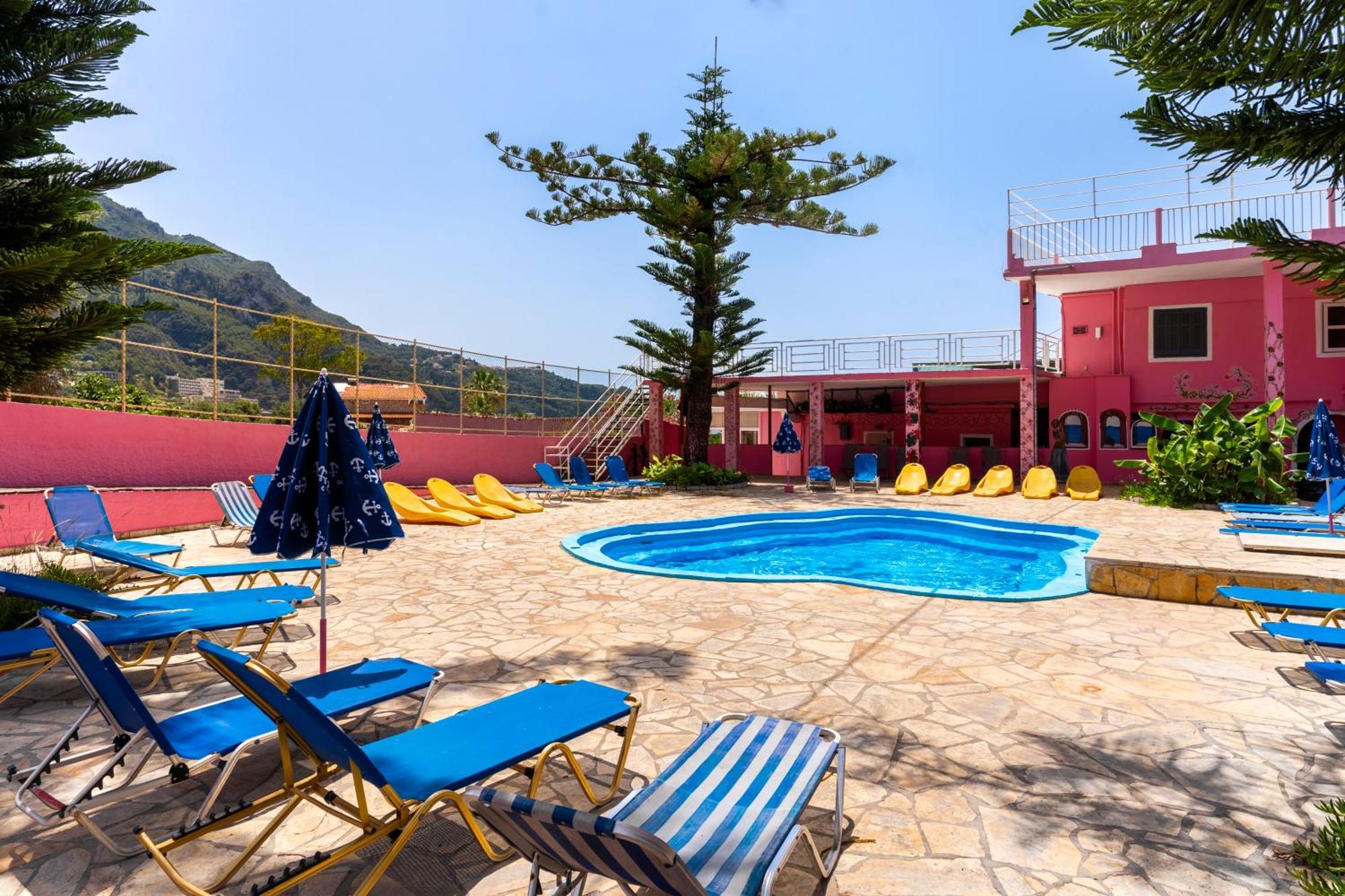 The Pink Palace Hostel อากิออส กอร์ดิออส ภายนอก รูปภาพ
